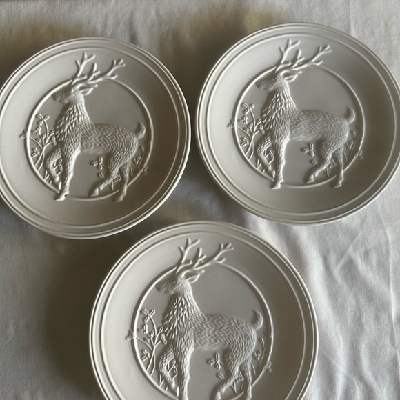 POTTERY BARN EMBOSSED REINDEER 8” SALAD PLATES - Picture 8 of 13